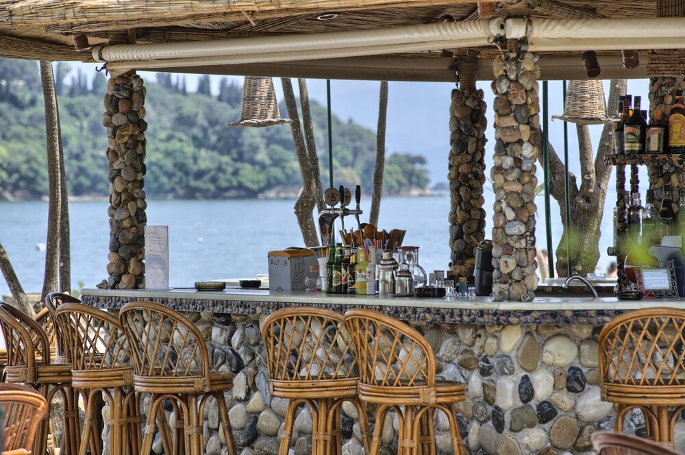 Bar a bordo piscina