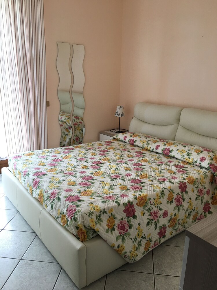 Apartment, 2 Bedrooms, Ground Floor - Guestroom
