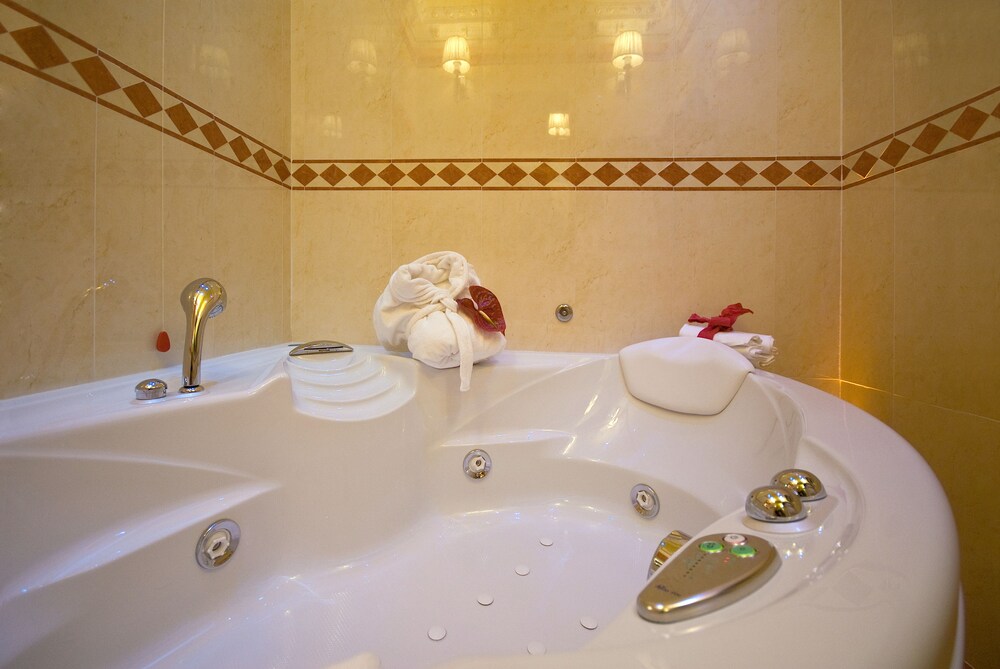 Jetted Tub