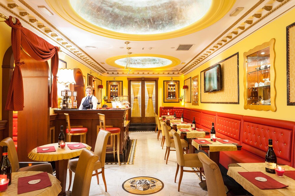 Hotel Bar