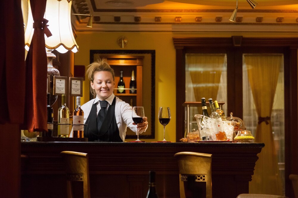 Hotel Bar