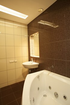 Jetted Tub
