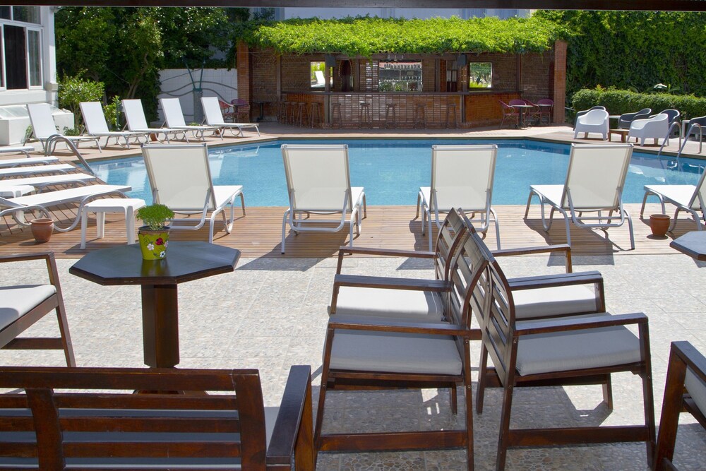 Poolside Bar