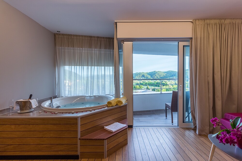 전신 욕조 (Spa Premium Room)