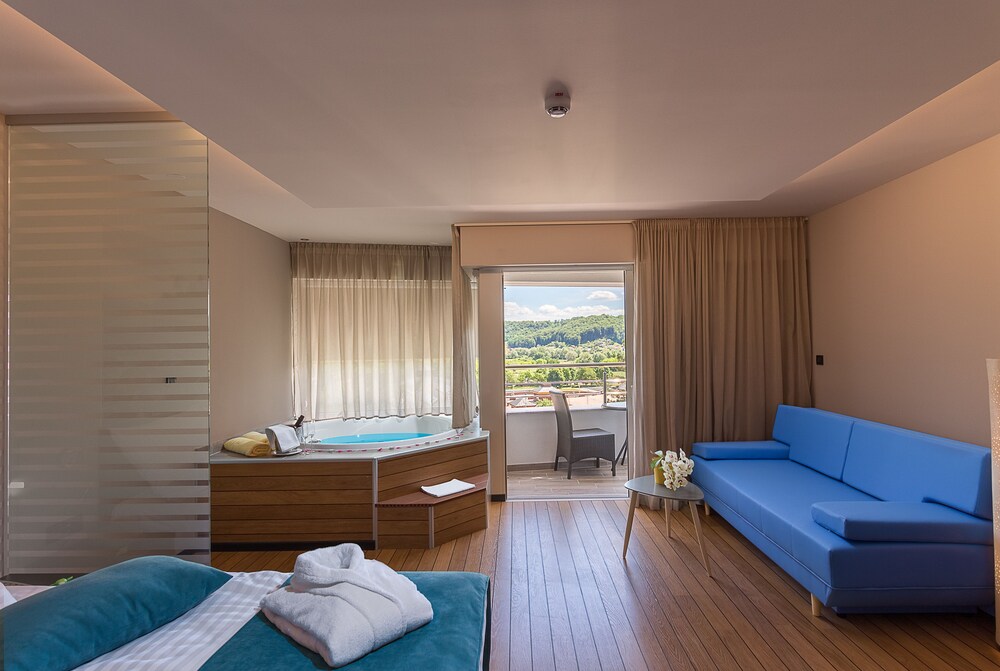 거실 공간 (Spa Premium Room)