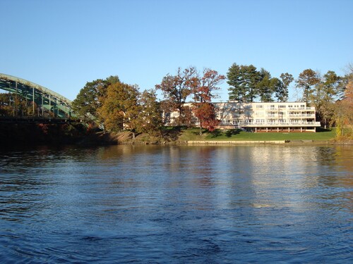 Riverside Hotel, Ascend Hotel Collection
