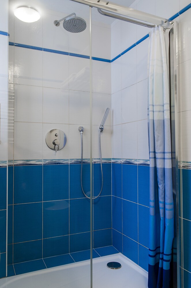 Superior Apartment, 2 Bedrooms - Bathroom