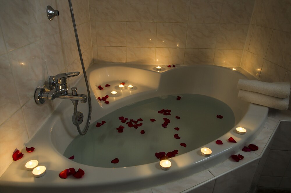 Family Apartment, 2 Bedrooms - Bathroom