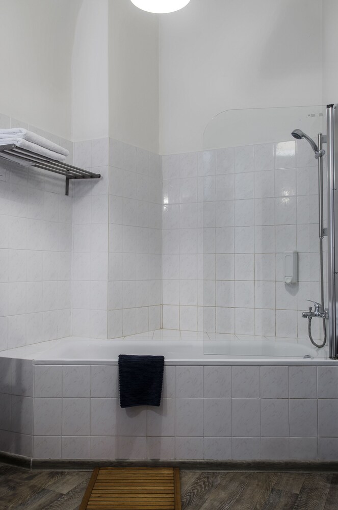 Classic Apartment, 2 Bedrooms - Bathroom
