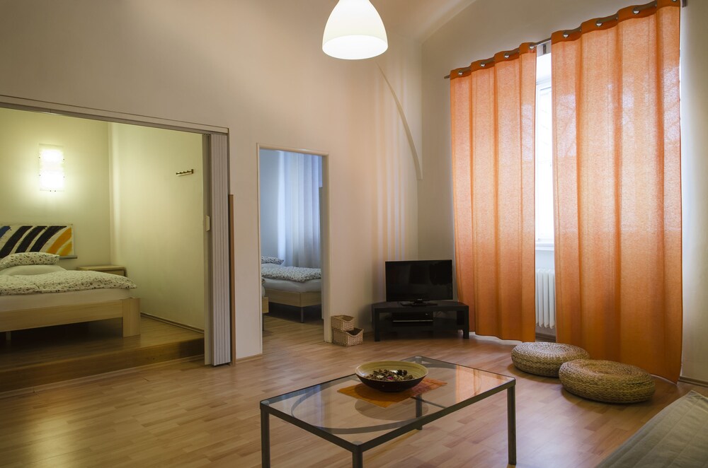 Classic Apartment, 2 Bedrooms - Guestroom