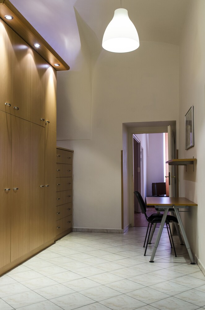 Classic Apartment, 2 Bedrooms - Guestroom
