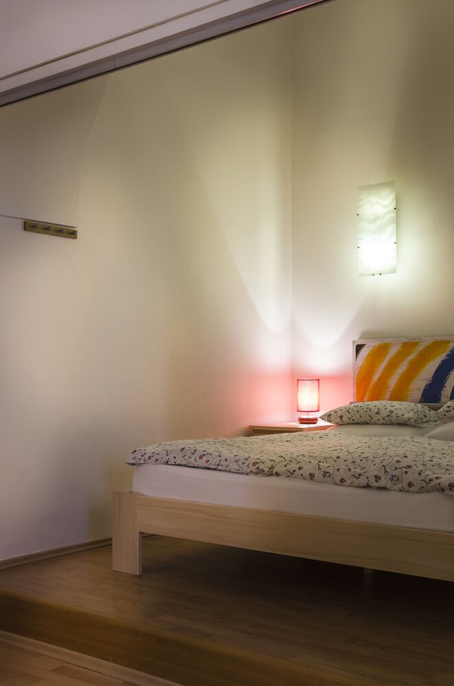 Classic Apartment, 2 Bedrooms - Guestroom