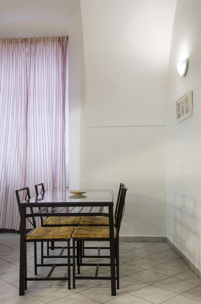 Classic Apartment, 2 Bedrooms - In-Room Kitchen