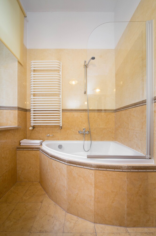 Triple Room - Bathroom