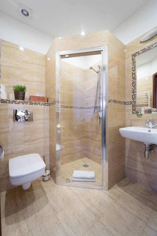 Economy Studio - Bathroom