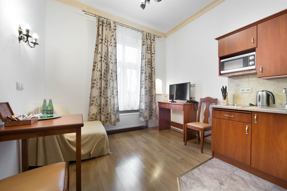 Double or Twin Room - Guestroom