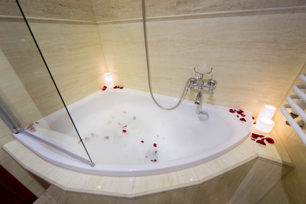 Apartment, 2 Bedrooms - Bathroom