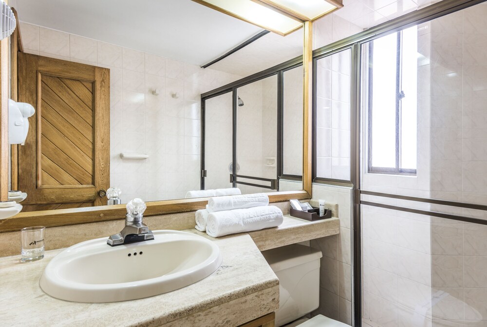 Family Apartment, 2 Bedrooms - Bathroom