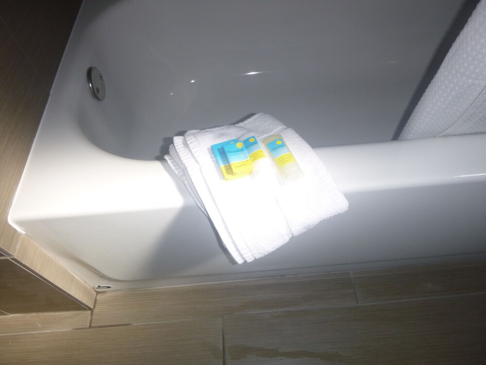 Deep Soaking Bathtub