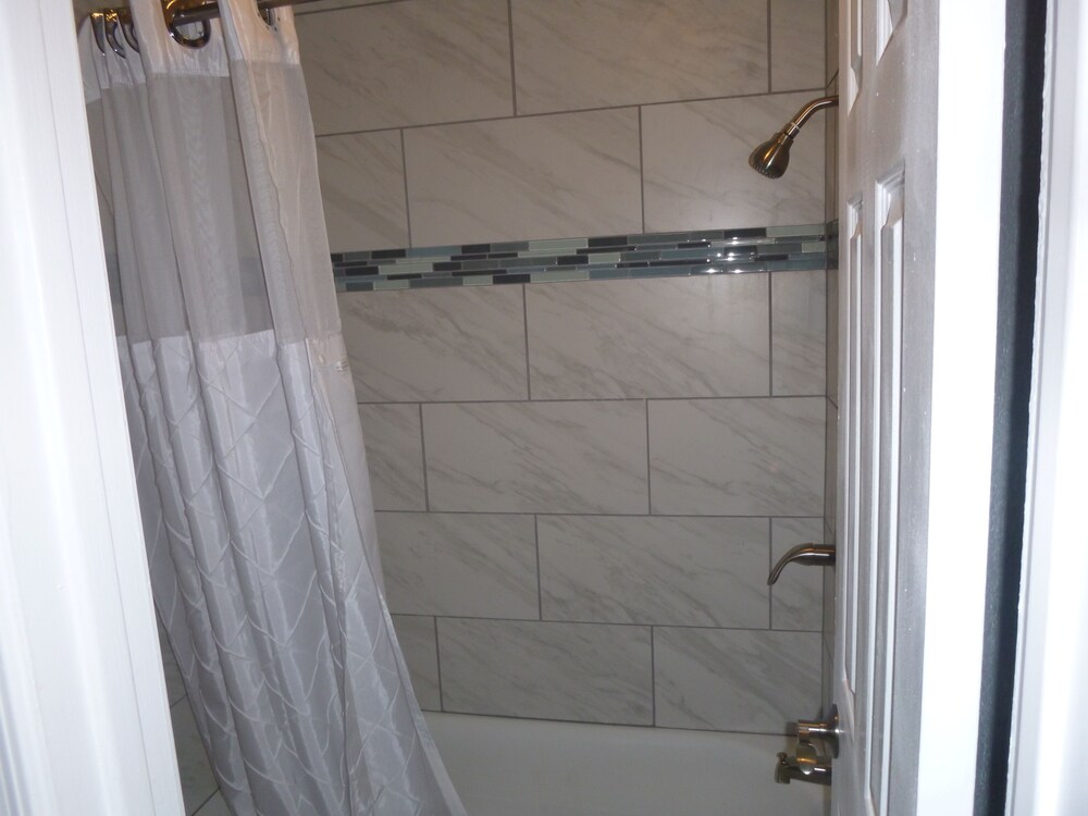 Deep Soaking Bathtub