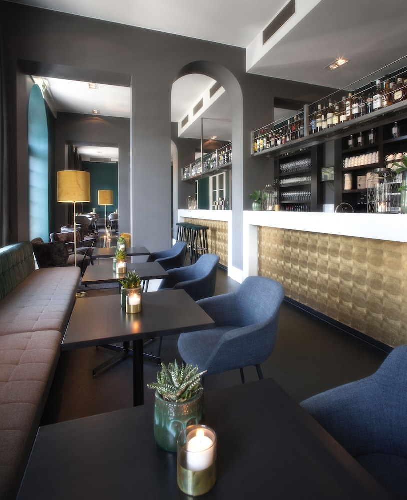 Hotel Lounge