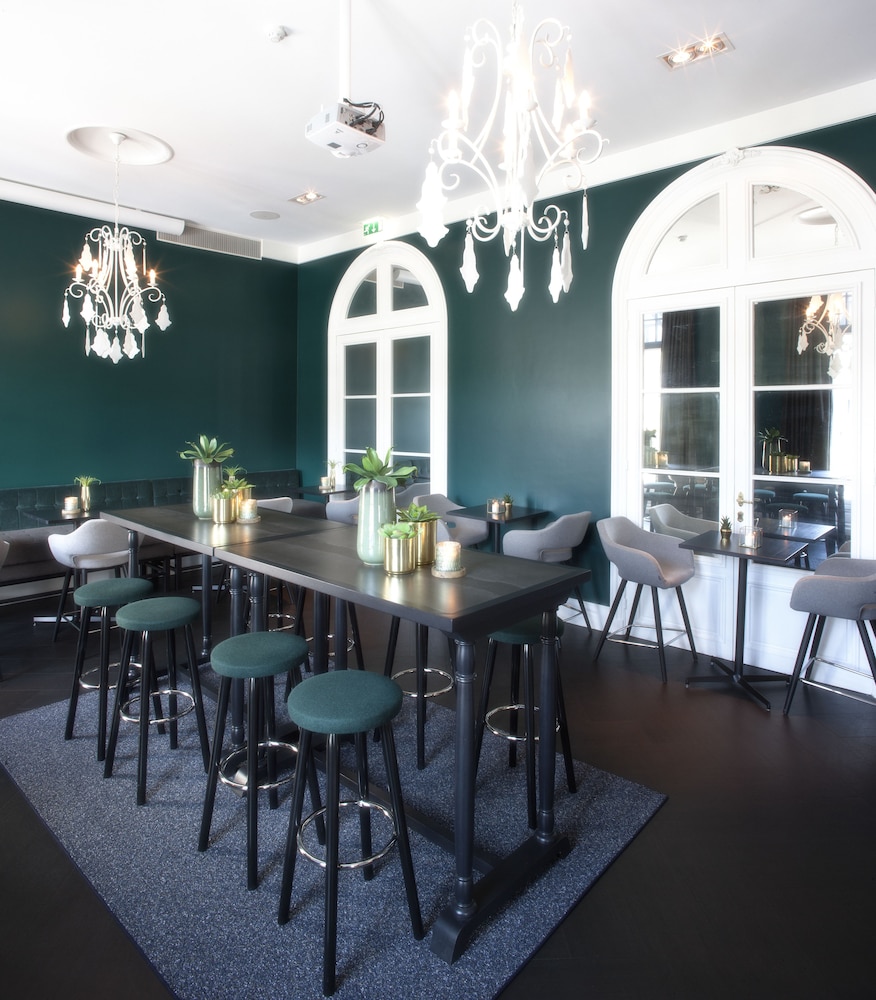 Hotel Bar