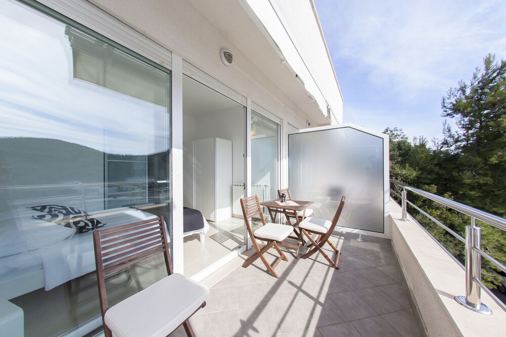 Premier Apartment, Balcony, Sea View - Guestroom