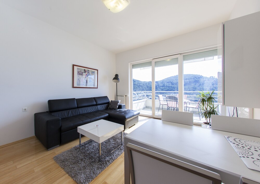 Deluxe Apartment, Balcony, Sea View - Guestroom