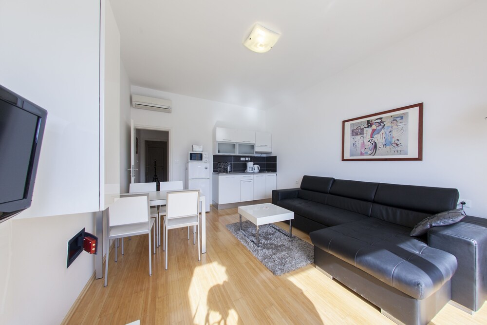 Deluxe Apartment, Balcony, Sea View - Guestroom