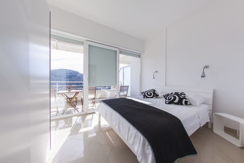 Premier Apartment, Balcony, Sea View - Guestroom