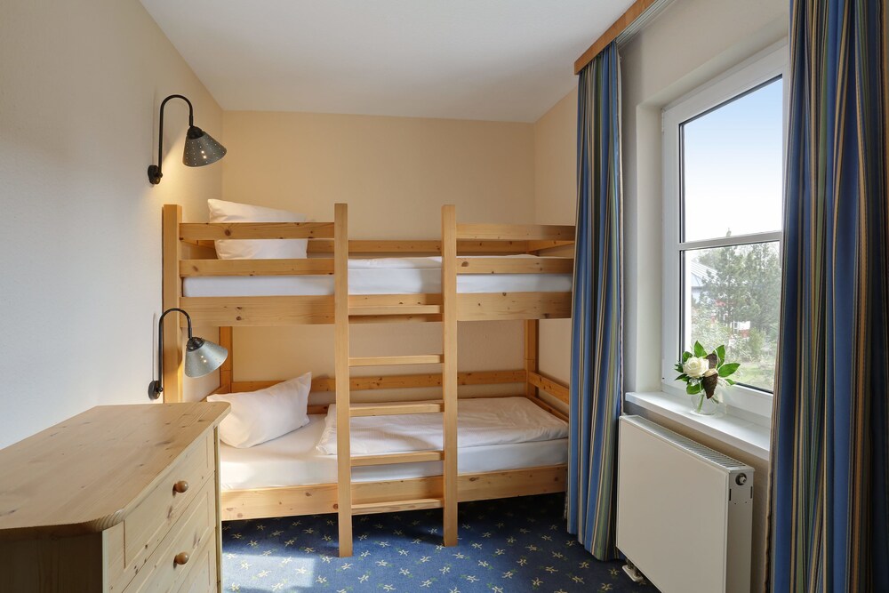 Zimmer (Familienappartement mit 2 Schlafräumen, 62 qm, Typ 5)