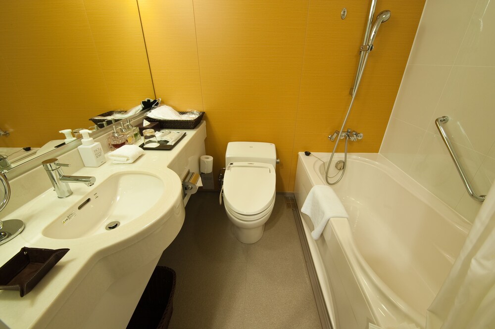 Bathroom, Hotel Niwa Tokyo