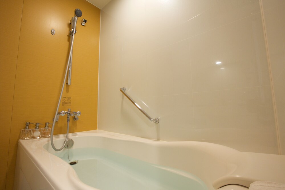 Deep Soaking Bathtub