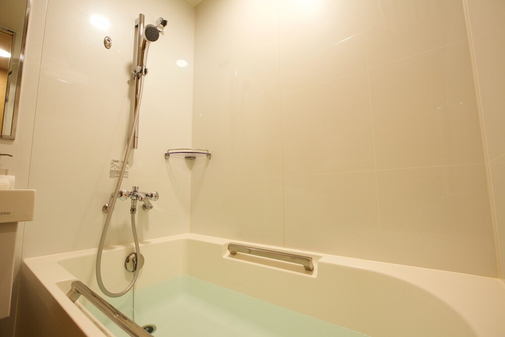 Deep Soaking Bathtub