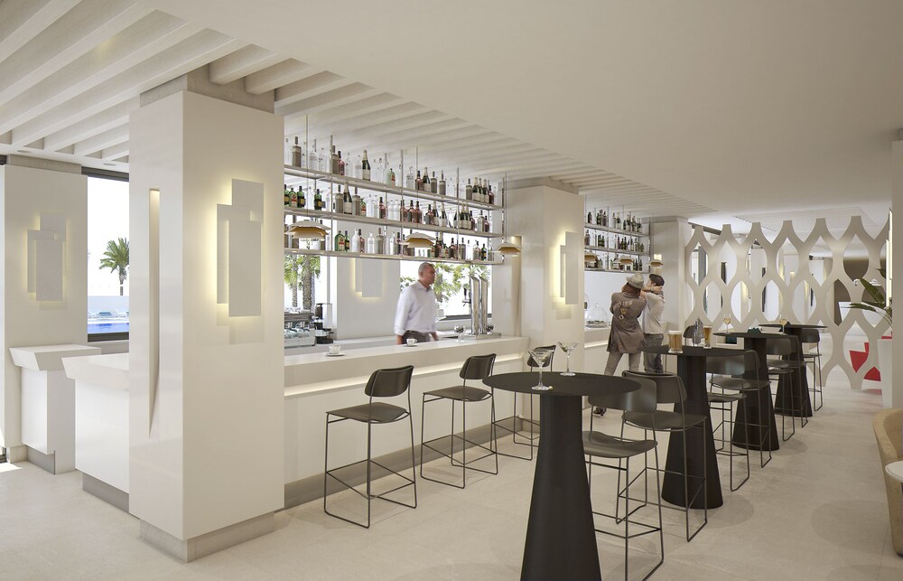 Hotel Bar