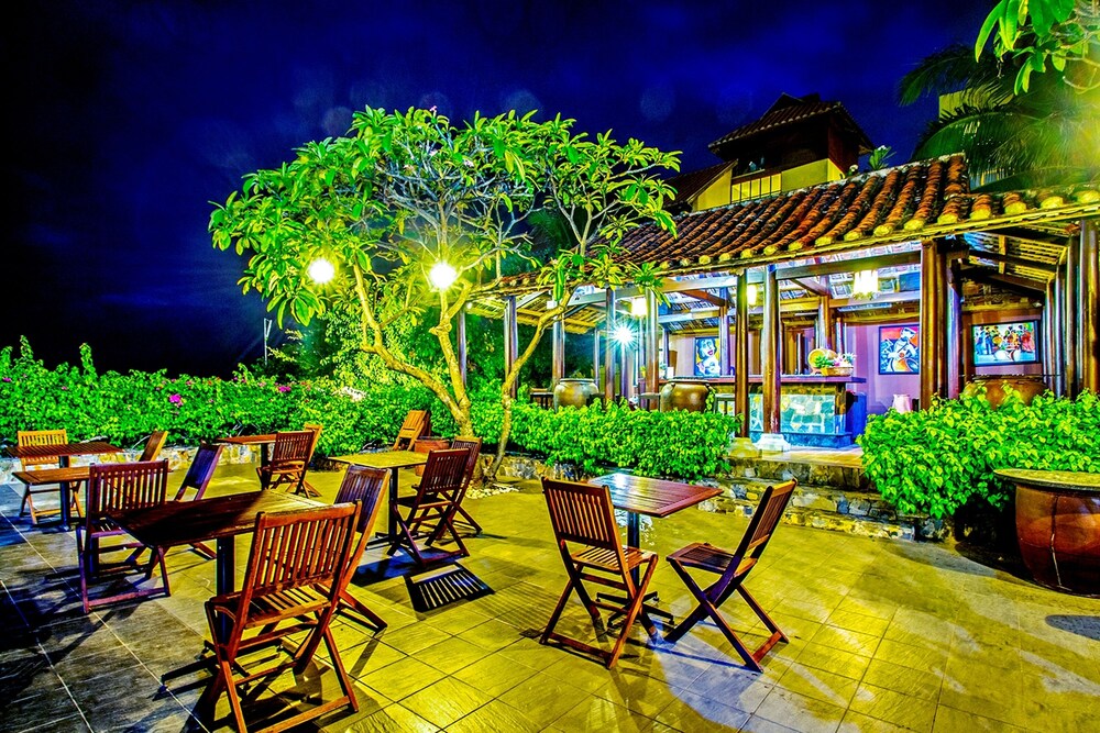Poolside Bar