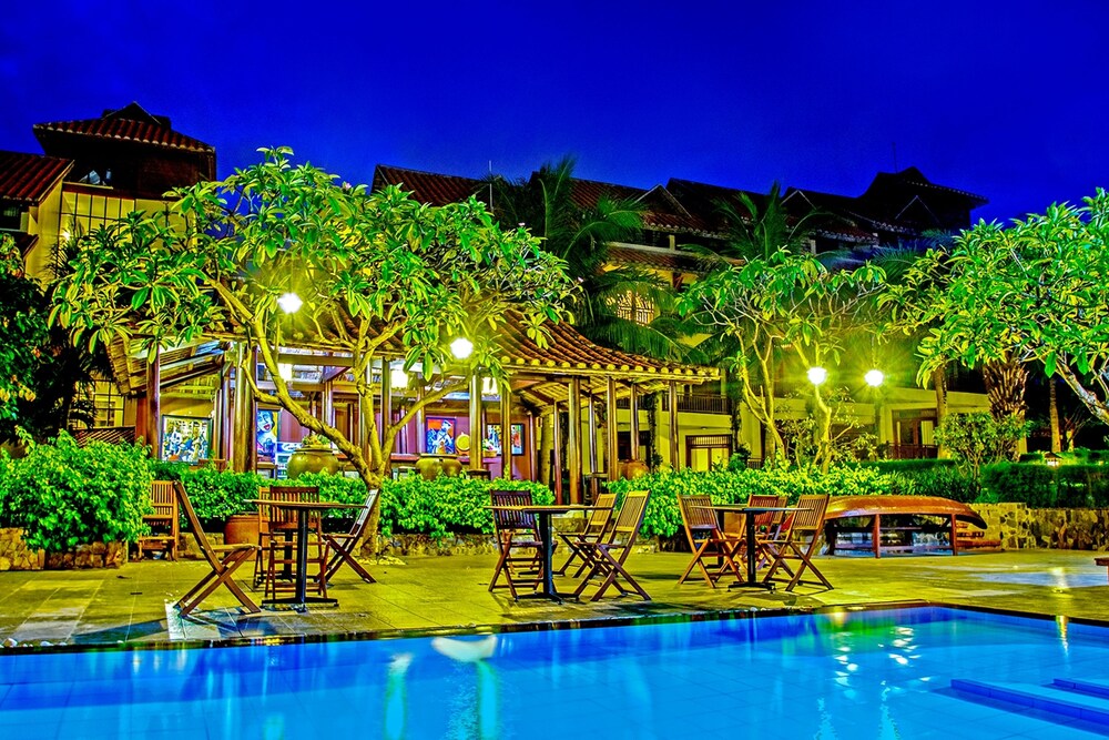 Poolside Bar