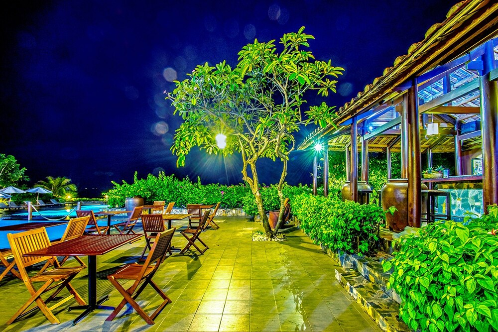 Poolside Bar
