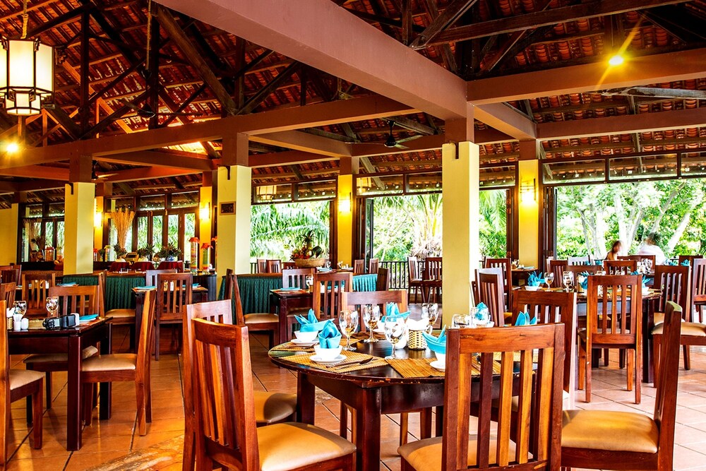 Food Court