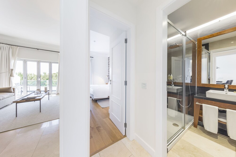 Panoramic Suite - Guestroom
