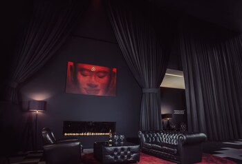 Hotel Lounge