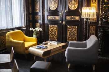 Hotel Lounge