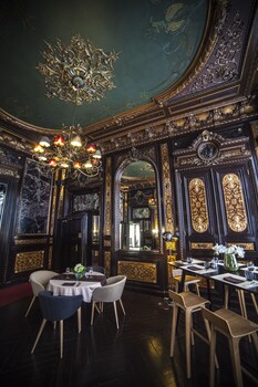 Hotel Lounge