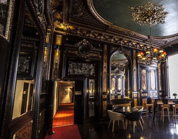 Hotel Lounge