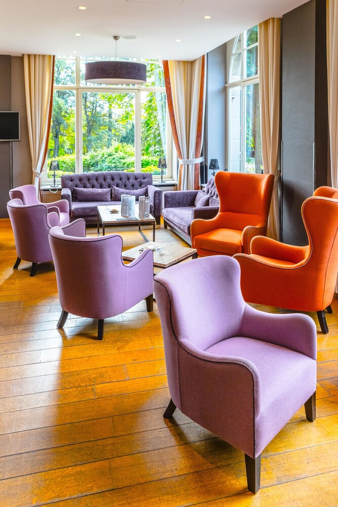 Hotel Lounge