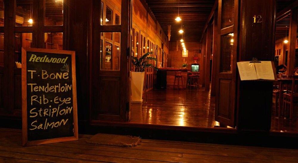 Hotel Bar