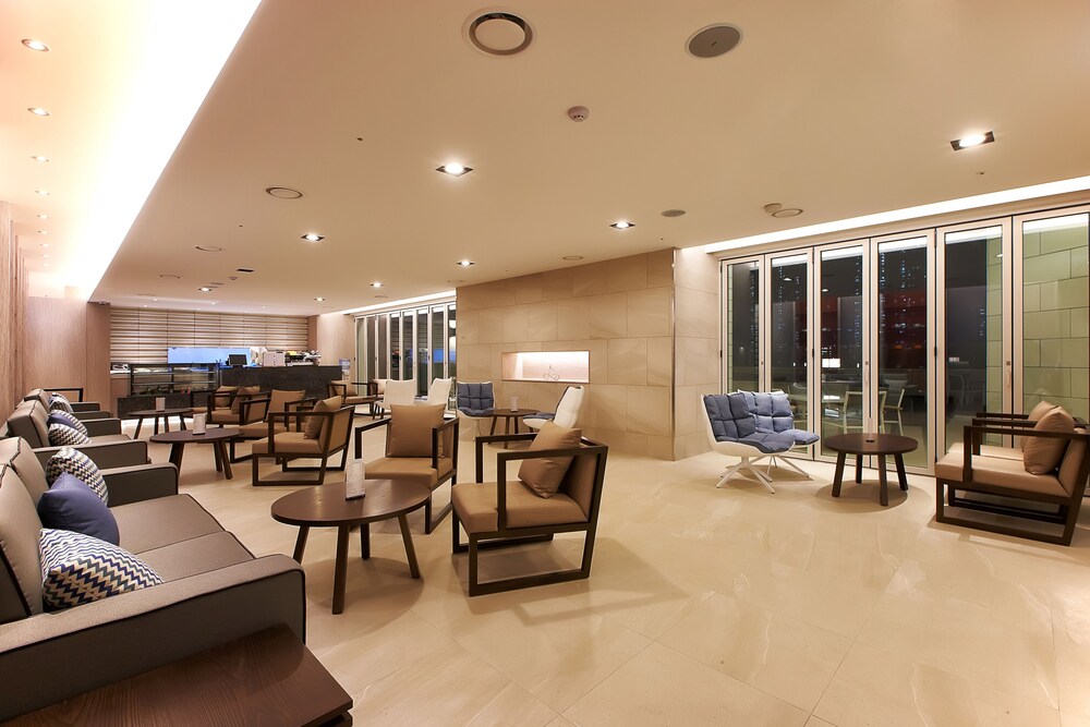 Hotel Lounge