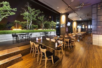 Hotel Bar