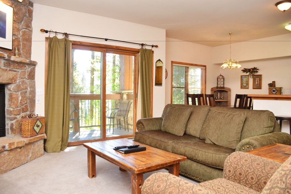Condo, 2 Bedrooms - Living Area