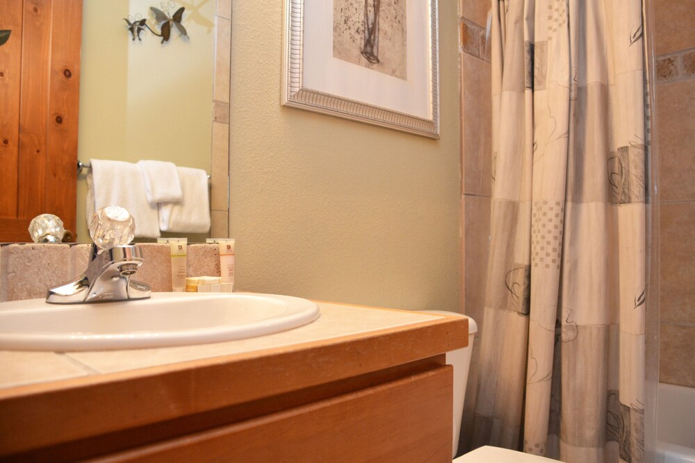 Condo, 3 Bedrooms - Bathroom